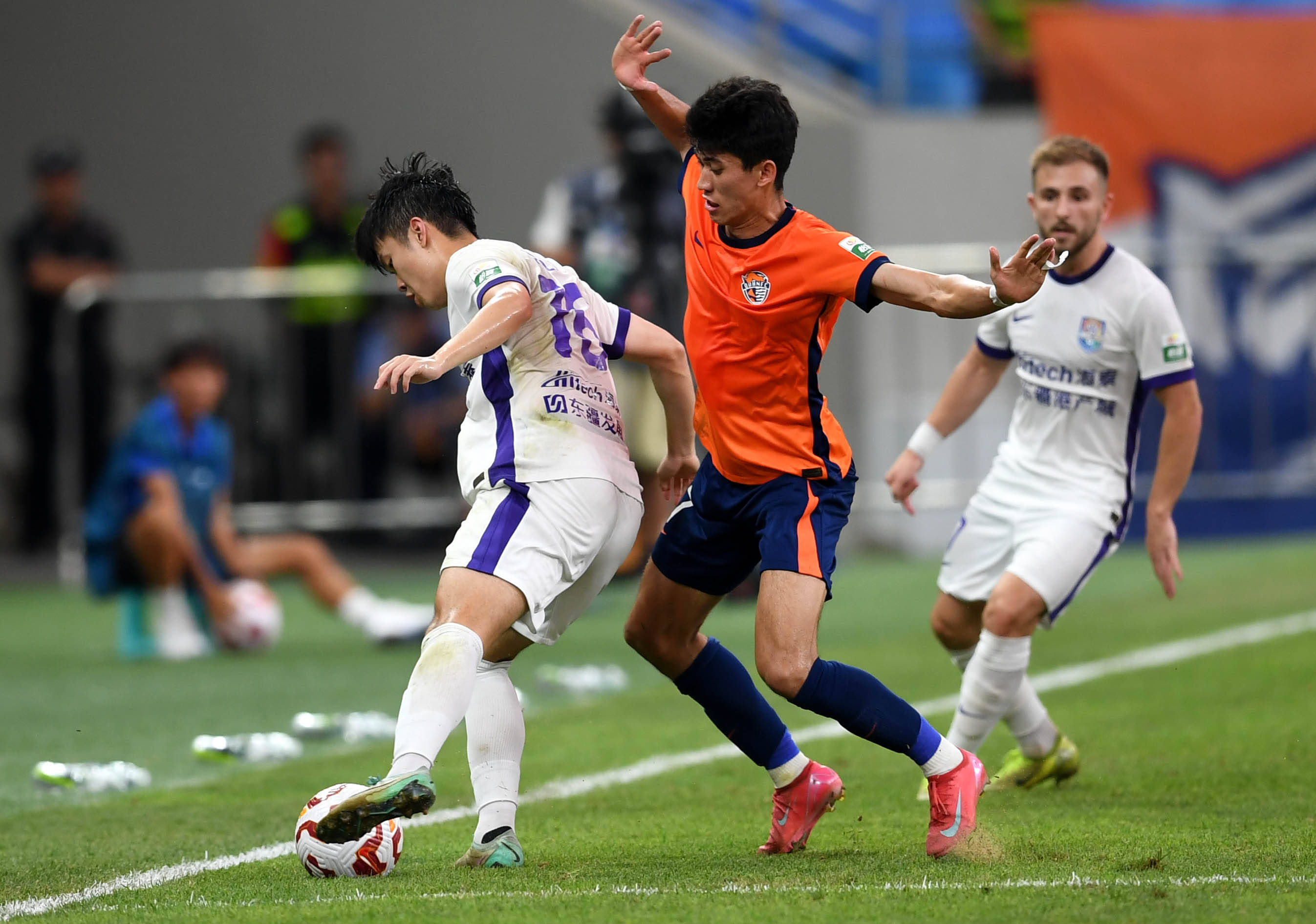 日采访中透 日采访中透