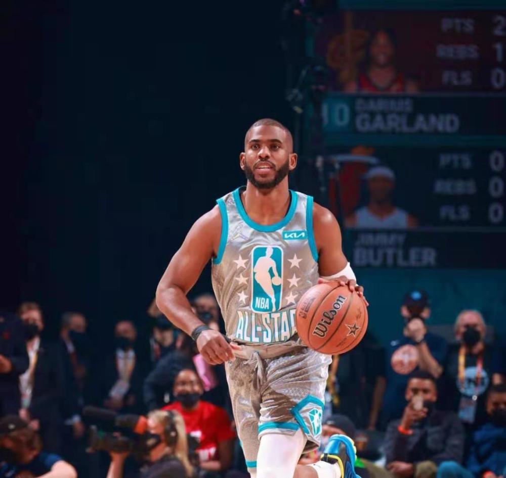 屡展现出 屡展现出